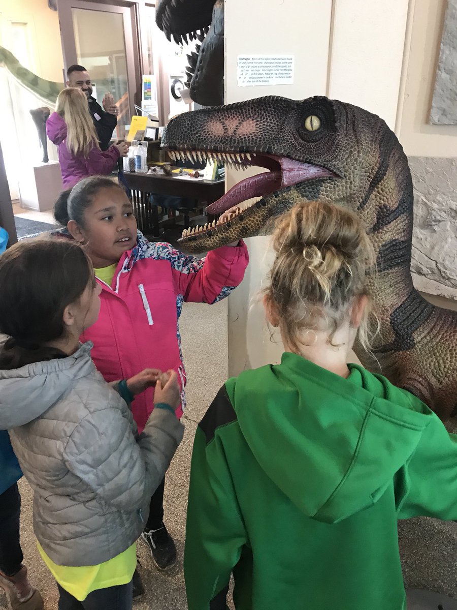 USchools_3Y's tweet photo. Had a great time exploring @DinosaurRidgeCO this morning! #3rdChat https://t.co/JW40Yme0kN