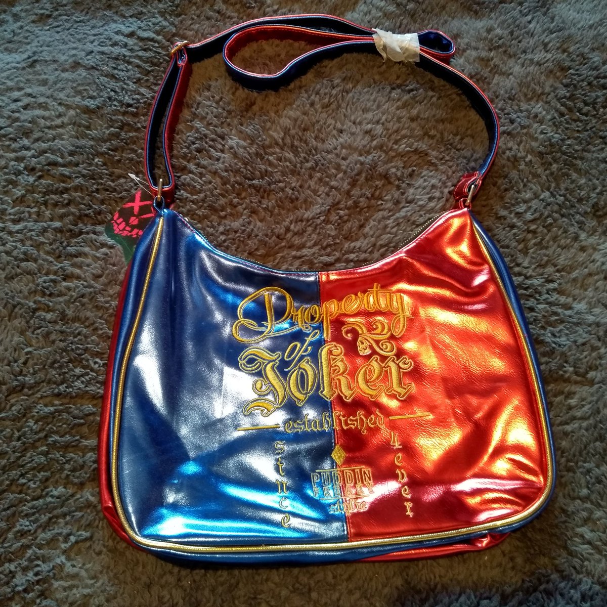Scotsgirl00's tweet photo. Found an awesome shoulder bag today and i just had to treat myself to it 😋👍 #bagaddiction #propertyofjoker #suicidesquad #harleyquinn #batman #dccomics #style https://t.co/R0sETeUZMN