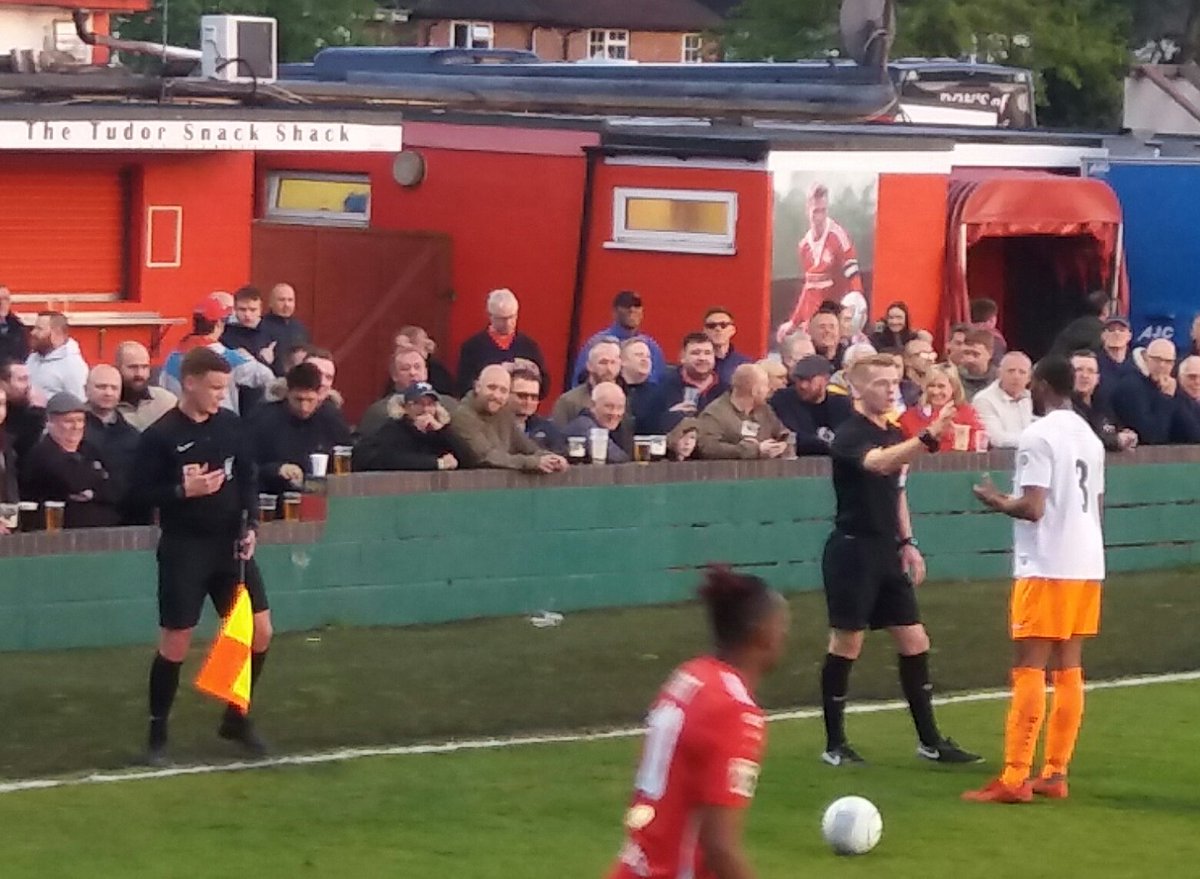redlegTudor's tweet photo. HT ⚽ in @TheNationalLge South Q/F Playoffs its @hemelfc 0-0 @braintreetownfc .. all to play for #allsecondhalf with @TudorsClub @tudor_army @NonLeagueCrowd .. as the @HemelFans continue to enjoy the 🎶singing🎶 👏 https://t.co/xp7iRVG9d6