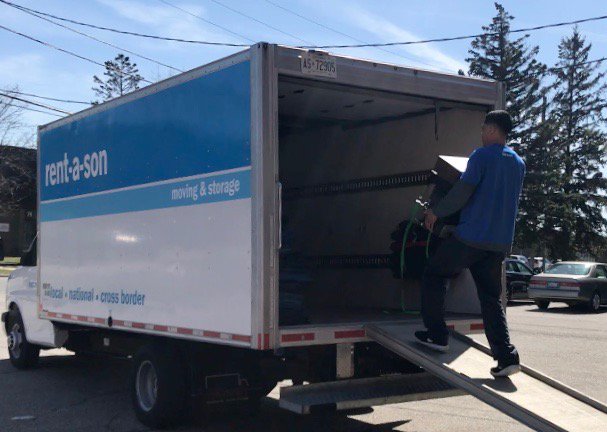rentason's tweet photo. Starting to feel like summer in the city! #bestmoversto #rentason #niceguys #promovers https://t.co/ijEsQn2A1T