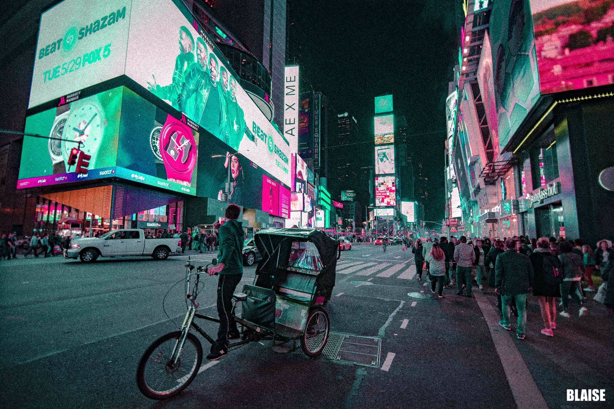blazejzalewski's tweet photo. #TimesSquare is pretty dope! 🖤 https://t.co/f6FVPmlKOb