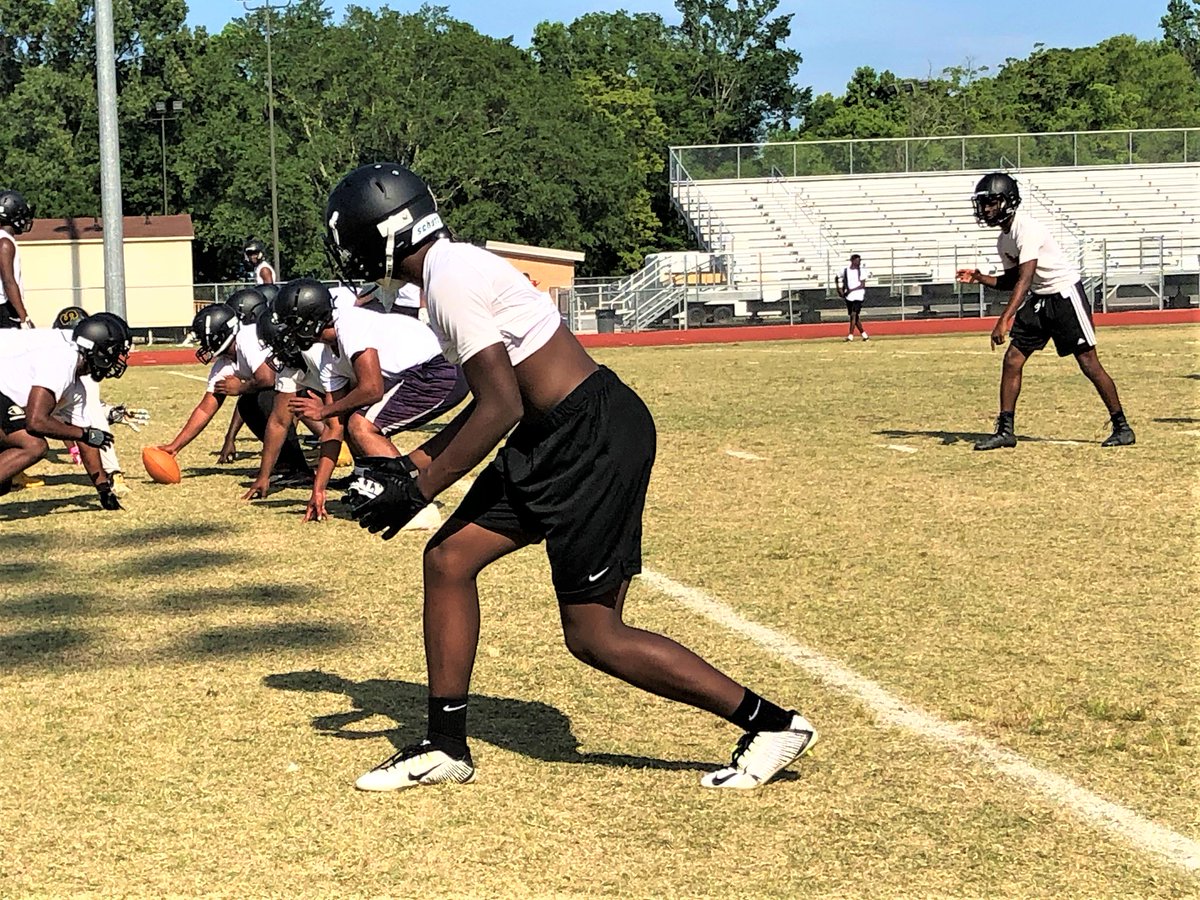 Pictures from our visit to Hornet Field at Scotlandville High School - Its Spring and #WeMovin @SVilleOC <a href="/SMHS_Sports/">SLV 🏆</a>
