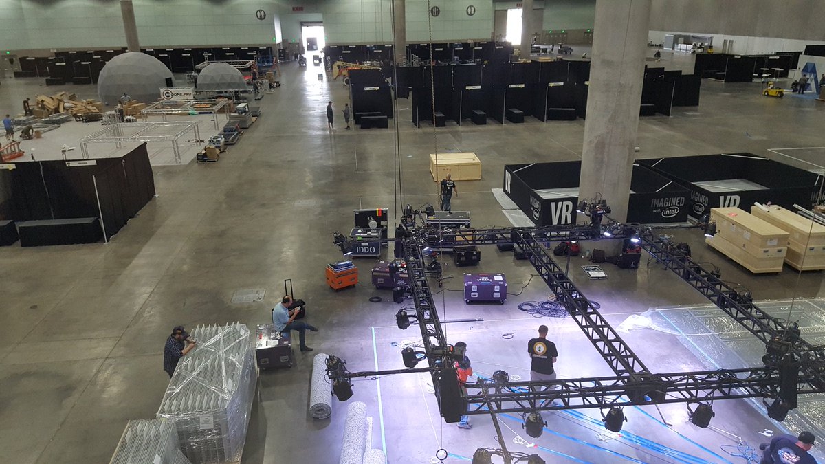 vrlosangeles's tweet image. Coming together 😍 #VRLA2018
