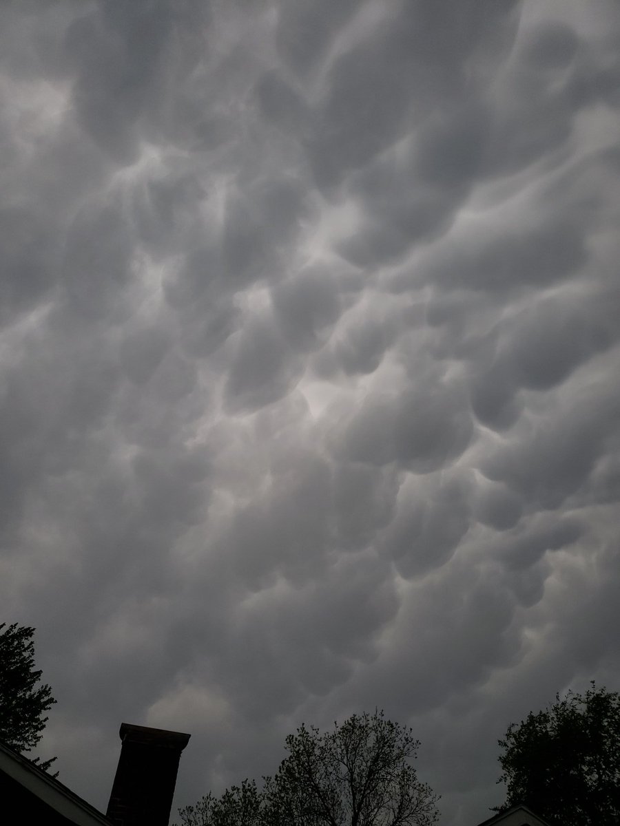 arsgratia_artis's tweet image. Biscuit clouds over Shawnee #KOCOFirstAlert