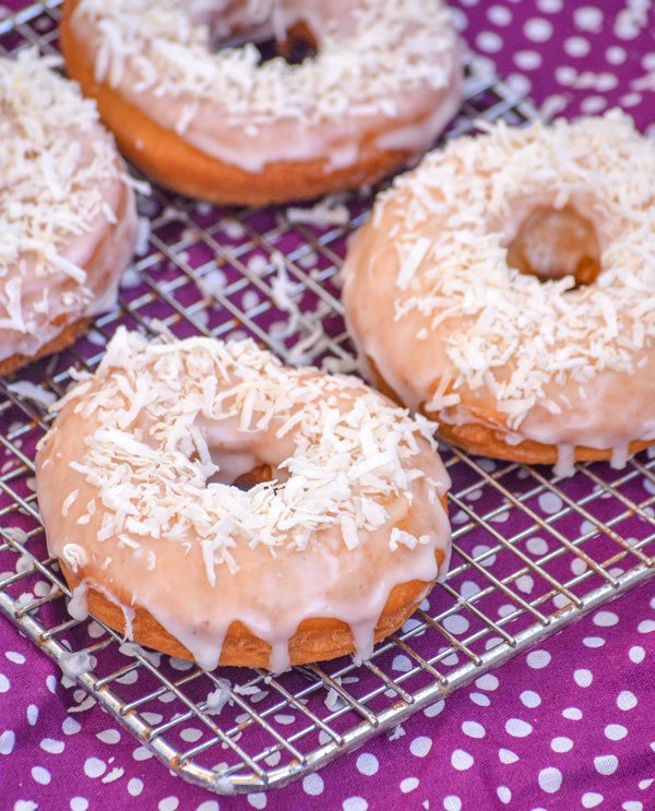 4Sons_R_Us's tweet photo. Don't miss out on these yummy Coconut Cream Pie Donuts and click on over to our site to get the #recipe and enter the wonderful #BrunchWeek #giveaway @LorAnnOils @EgglandsBest @DixieCrystals @cabotcheese #AD >>> https://t.co/0KotMutbcb https://t.co/4RT1jlTHhv