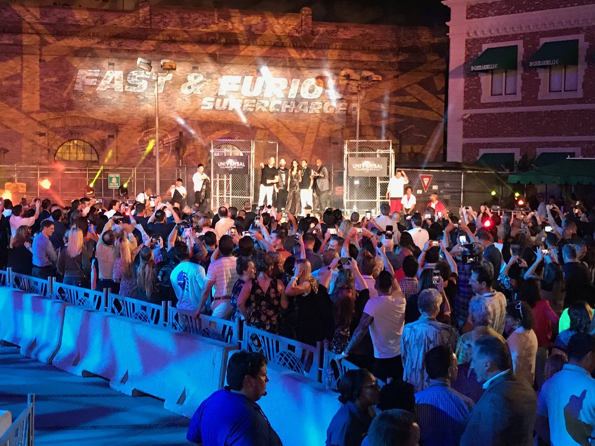 Attractions's tweet image. Vin Diesel, Tyrese Gibson, Jordana Brewster, and Ludicrious all made an appearance for the grand opening of the #FastFuriousRide at @UniversalORL!