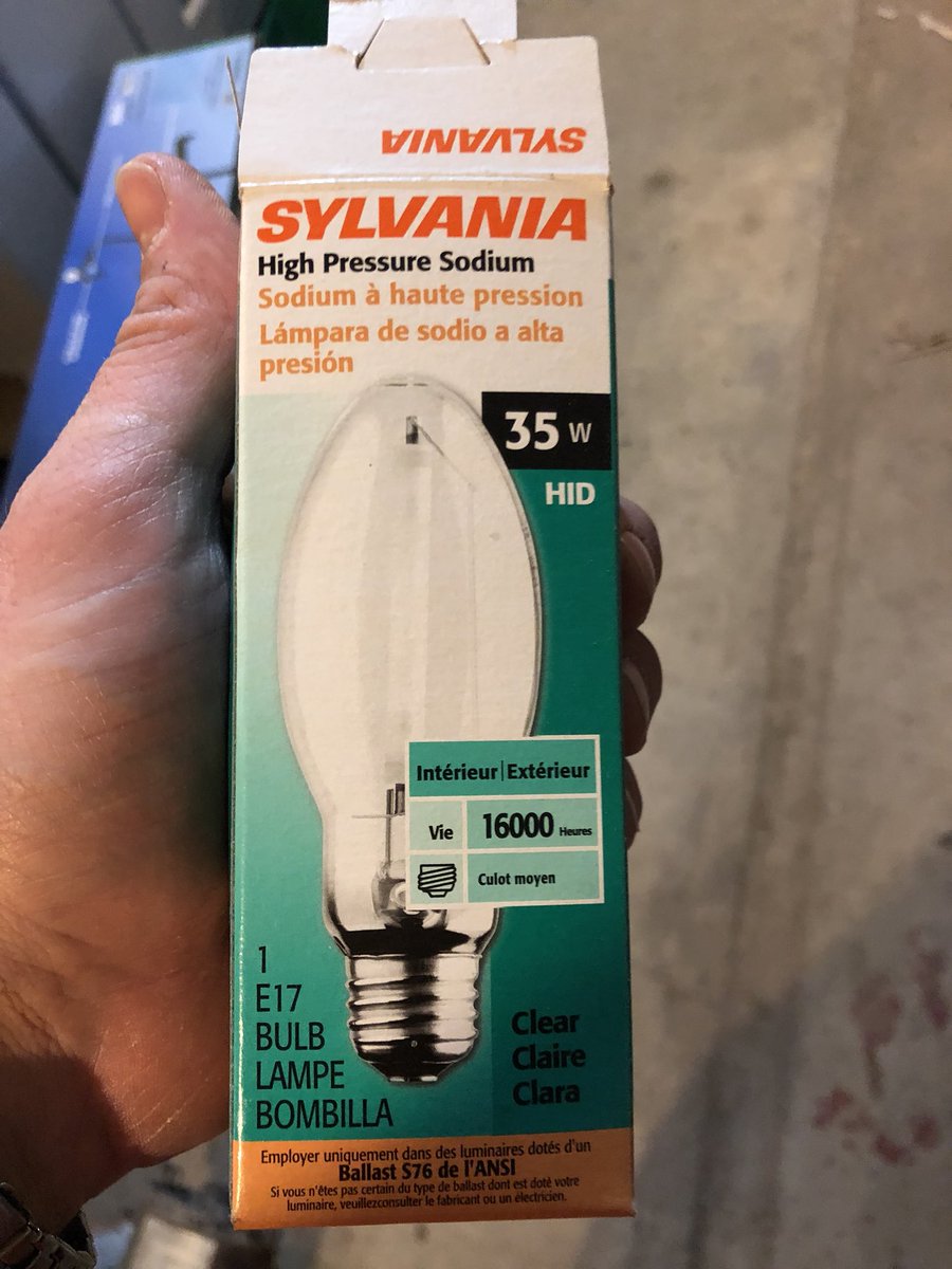 PauldeRond's tweet image. Would like to replace my 35W hos outdoorlights with yellow LED replacements. Anybody any tips #ledreplacement #savesomeenergy