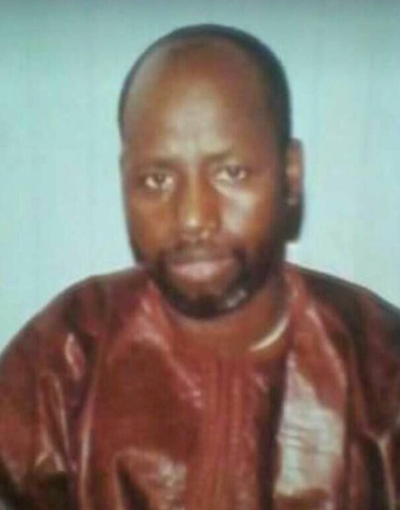s_assbague's tweet photo. Ismaëla Deh est mort hier, après avoir été écrasé par un fourgon de police à Versailles. Il avait 60 ans &amp; 8 enfants. Cela faisait 18 ans qu'il était en France, mais il était sans-papier. En voyant la police, il a fui pour éviter le centre de rétention

Il sera enterré au Sénégal https://t.co/3mgdty5JlK