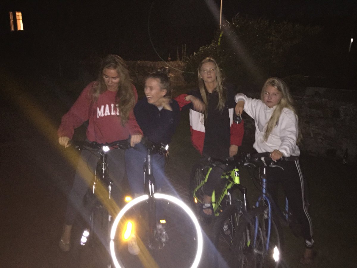 annaamacfarlane's tweet photo. Happy Bday @AnnnaBoyd !!! Hope you’ve had the best day and will defo see you soon, lotsa love✨✨xxx https://t.co/LkpDBcHhSz