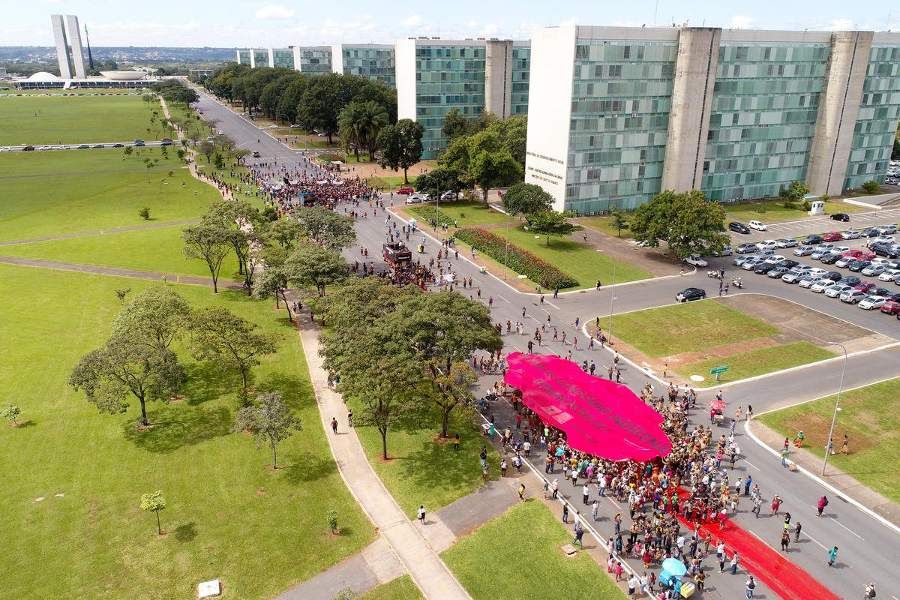 amazonwatch's tweet photo. A growing movement in Brazil is building unity to defend rights and territories!
Read our latest #EyeOnTheAmazon blog from @cpeartree
#terralivre2018 #demarcacaoya #landrightsnow #defendFunai
https://t.co/bIHqG7dSNl https://t.co/luCqF4lmtD