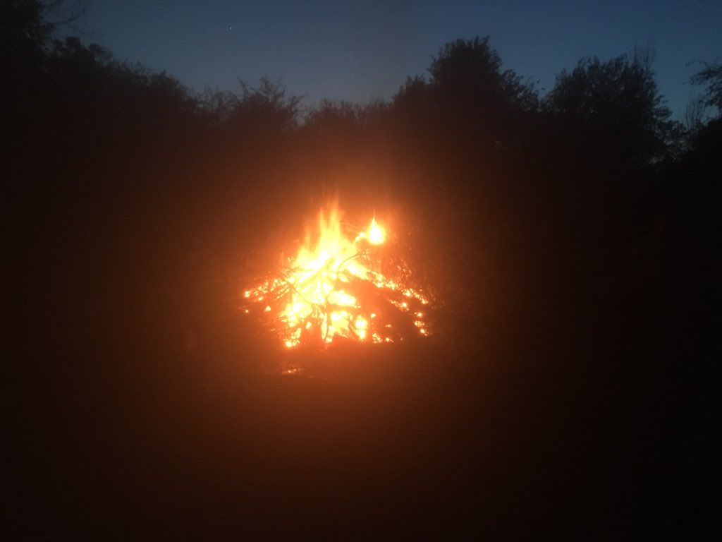 17thAir's tweet photo. Tonight our scouts did some conservation work: splitting logs ect.. And had a fire at the end https://t.co/McWW0rBtXV