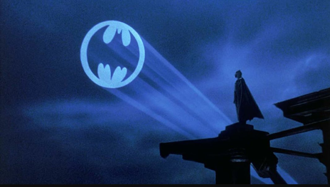 Chlougouf's tweet photo. @Tulipefleurie Le truc pour appeler Batman #GeekInside https://t.co/2FTD1EYkWw