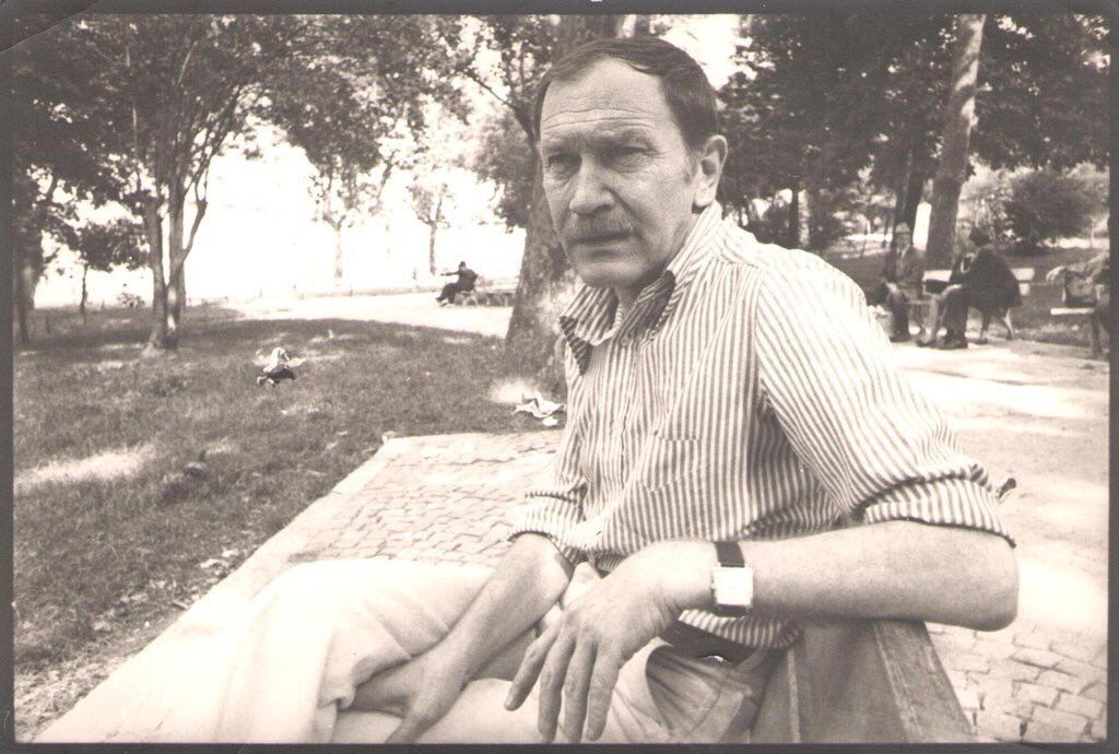 'Issız tepelerde güneşe bakıp saati tahmin etsem; haberim olmasa hiç perşembeden, pazartesiden.' - Turgut Uyar