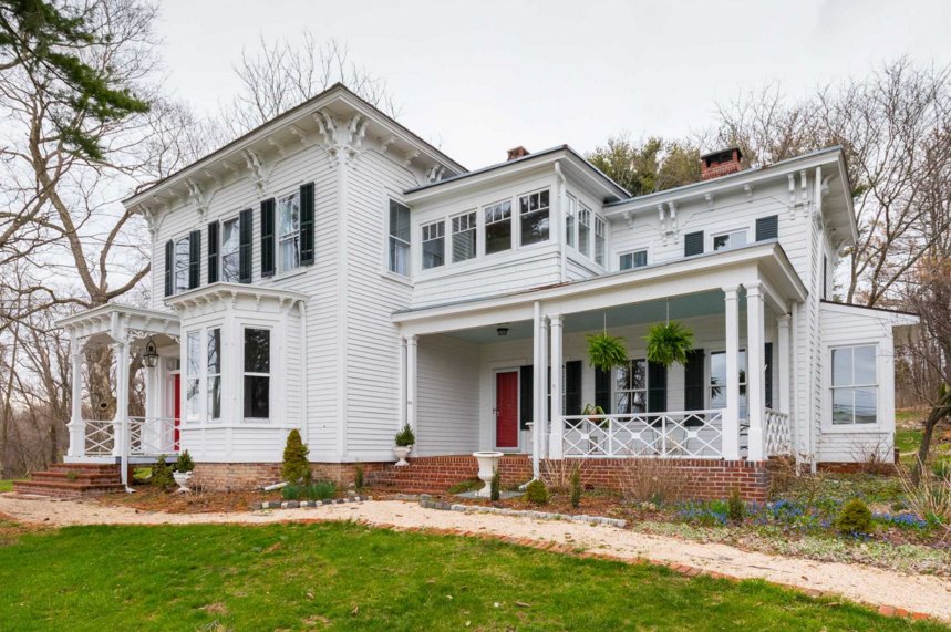 Dating back to 1812, the Todd Homestead is located on 1.21 acres about 10 minutes west of Poughkeepsie. While its birthday puts it well into the “venerable” category, the 4,320-square foot interior is packed with modern updates and features. bit.ly/2rekgl6 #upstatehouse