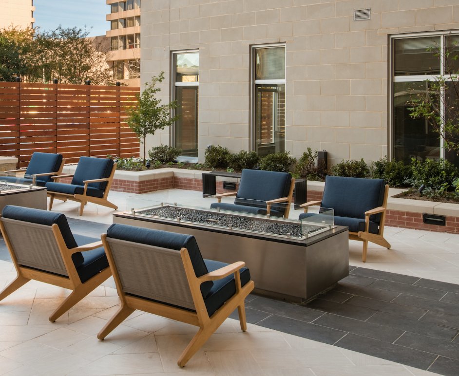 mflatsCC's tweet photo. Need an idea for a date night in? Pack a picnic and enjoy dinner in our courtyard! #lifempowered https://t.co/Di7UpYOldp