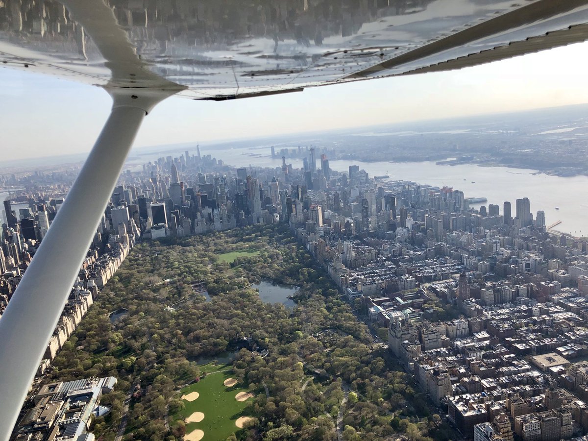 GermanyDigital's tweet photo. After another day full of AI &amp; Cloud Strategies at #TheAIConf time for something 100% cloud free. Piloting across NYC, handflown, no automation, no RPA. https://t.co/gl59yvnxrl