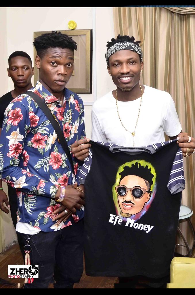 Jsk73533983's tweet photo. #TEAMTAILOR @j.s.k_official  with @efemoney  t-shirts by me thanks for the love man @iamharrysong kingmakers concert @ warri stadium photo credit @zhero_photography https://t.co/nICd430RLr