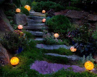 Night_Orbs's tweet photo. Our friend John Fridy co-owns @NaturescapesPA, a landscape design company located in Paoli, with his wife Sally. Recently, John published a post on our blog about how he incorporates our orbs into his projects. https://t.co/epJZ1fZtcI https://t.co/Tr9sFEOi66