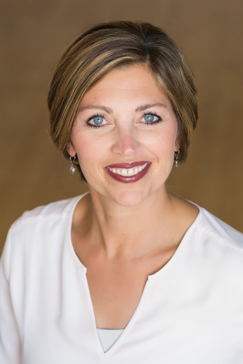 BMO_US's tweet photo. Congratulations to @KaraLKaiser, managing director for BMO Private Bank, for being honored with the 2018 Women of Influence Award from the @MKEBizJournal. Well-deserved recognition! #MBJWOI #WomenInLeadership https://t.co/mjSEyIgJP9
