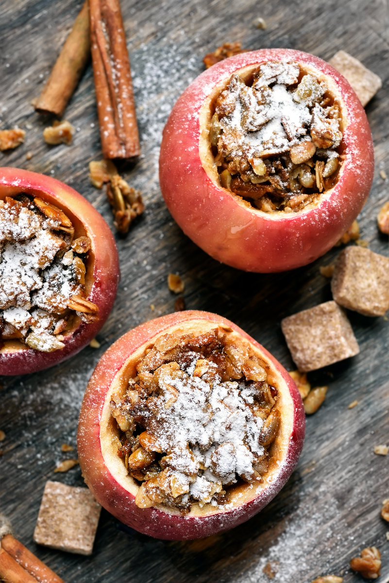 Baked apples stuffed with honey and cereal - the dessert of our dreams 👌