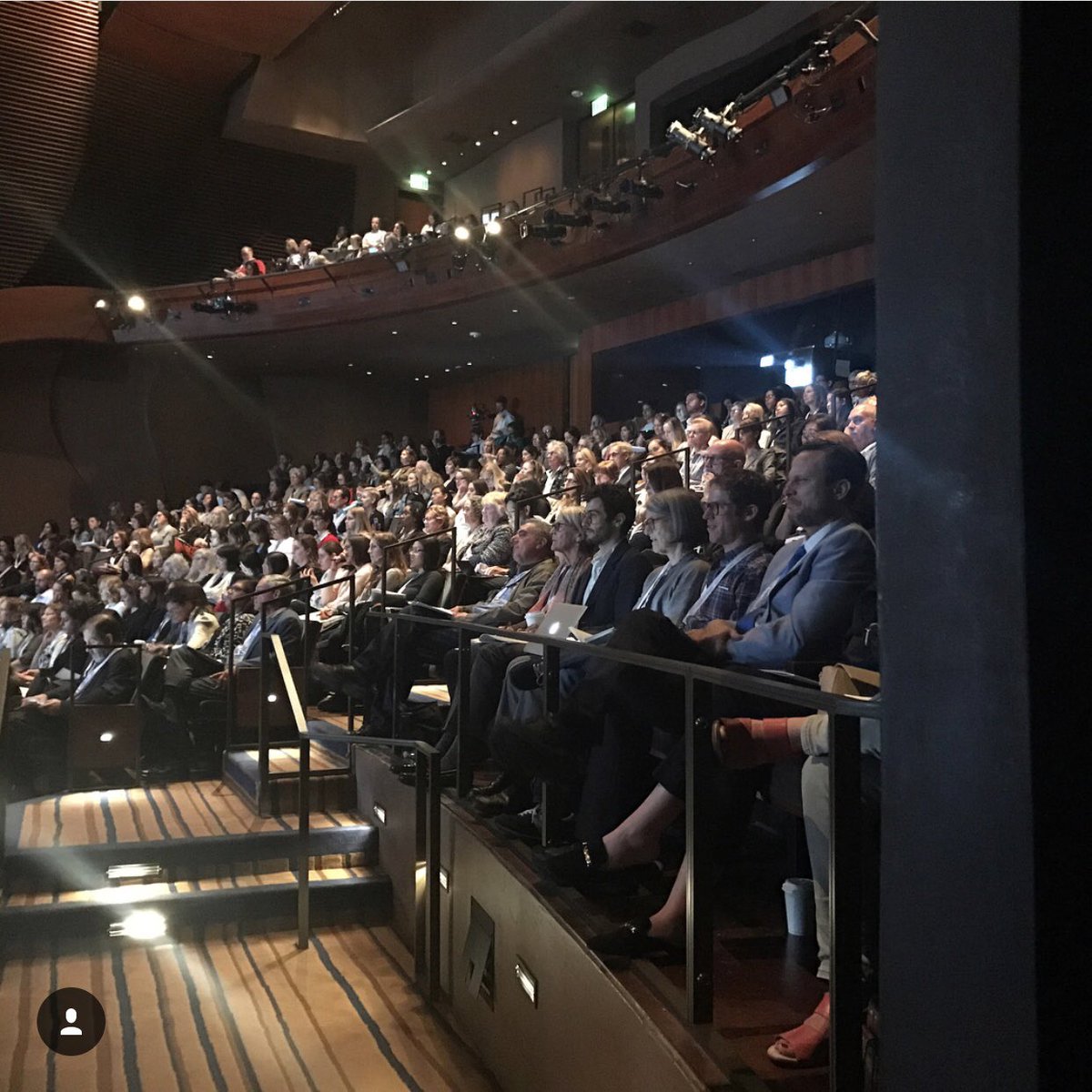 SimmsMann's tweet photo. Full theater @TheWallisBH today for the 2018 #SimmsMannTT. Looking forward to @natashajcabrera’s presentation next! #ThinkWholeChild #simmsmanninstitute #wallisannenberg https://t.co/NvnSJdpqcC
