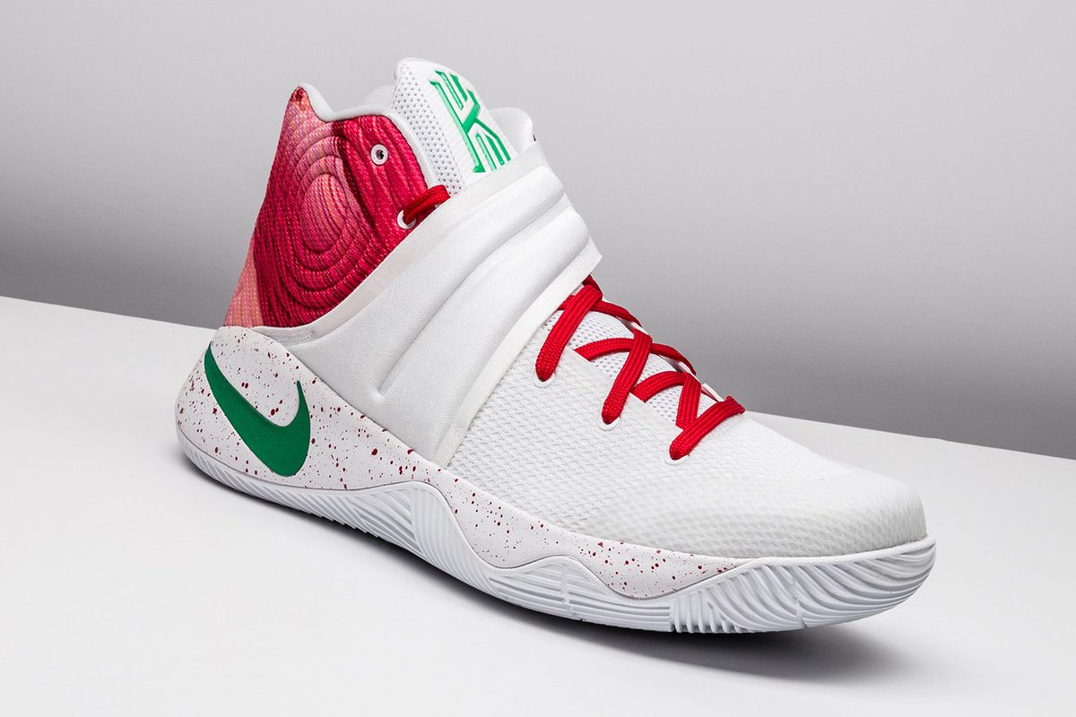 latest nike futsal shoes