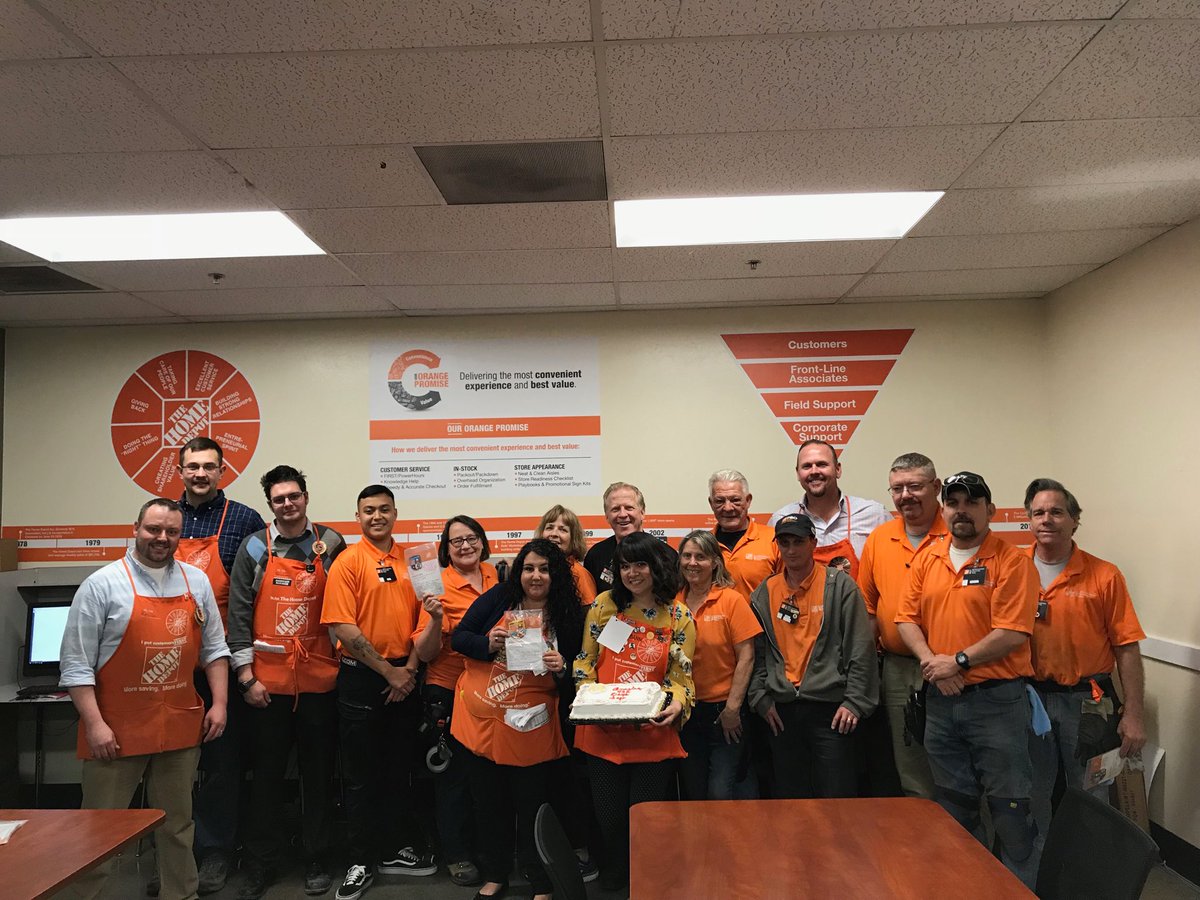 Great time recognizing the MET team for their outstanding safety performance with Bridgett and her team at 1519!!
<a href="/brianzinnpmd/">Brian Zinn</a> <a href="/RodriguezMBridg/">Bridgett Rodriguez</a>