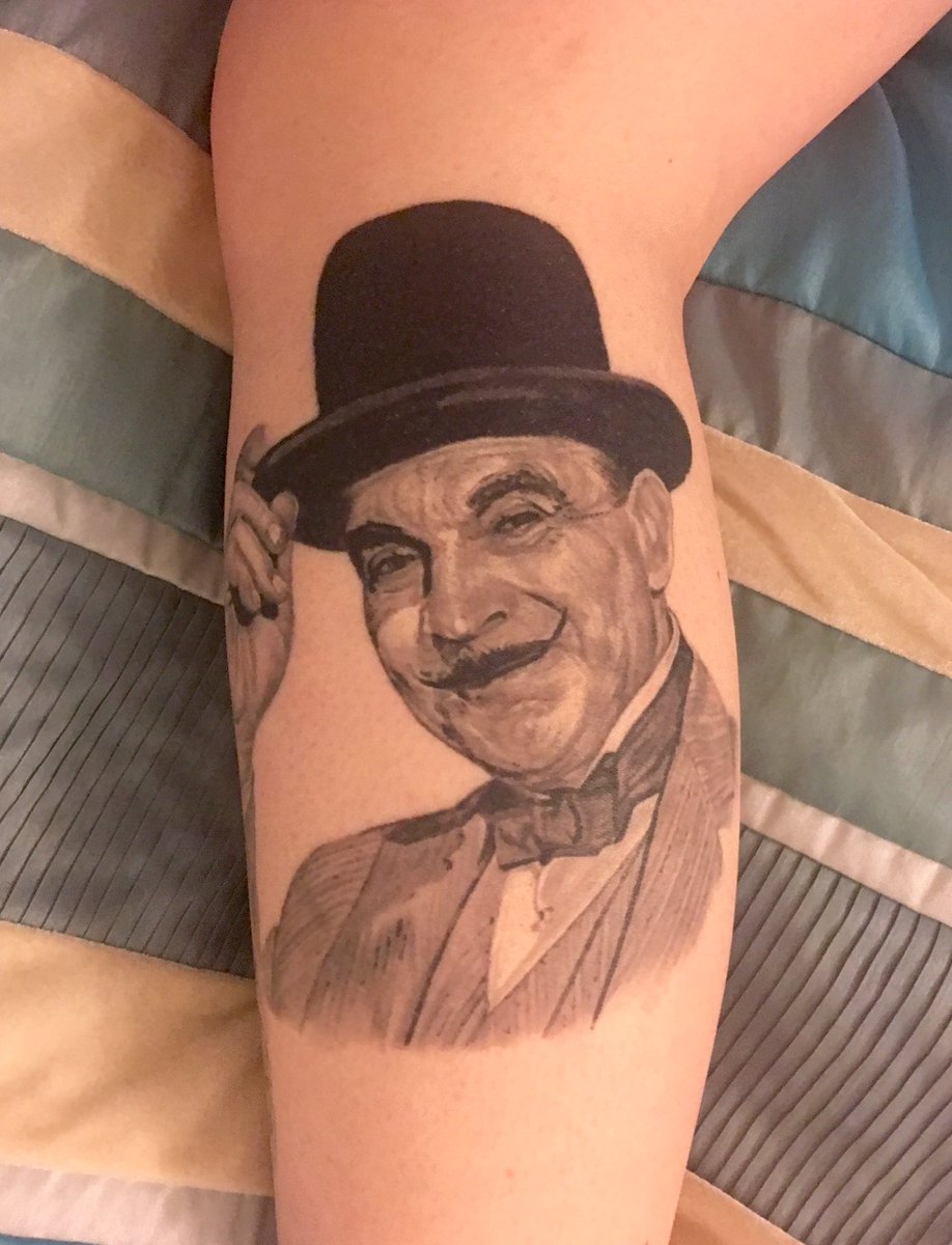 TheTarative's tweet image. 🎉🍾HAPPY BIRTHDAY!!!🍾🎉 It is @David_Suchet birthday today so to celebrate I thought I'd post a picture of the #Poirot portrait I have on my leg!!! #happybirthday #davidsuchet #herculepoirot #poirottattoo #portraittattoo #poirotportrait #blackandwash #blackandgreytattoo