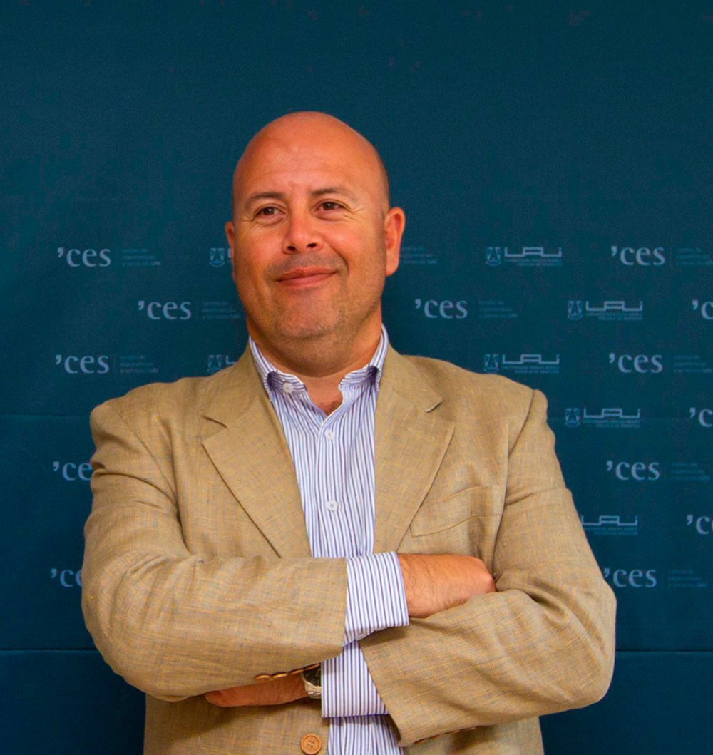 ces_uai's tweet photo. #ProfesorCES Patricio Polizzi es uno de nuestros docentes en las áreas de comportamiento del consumidor, investigación de mercados, marketing estratégico y diseño de experiencias de clientes. Si quieres saber más de todo nuestro equipo ingresa a: https://t.co/JtmJTxDcGA https://t.co/wMb8i8ydfA