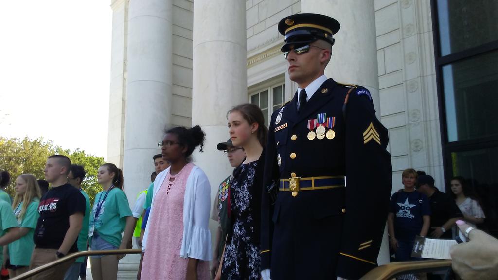 Cronk227's tweet photo. Tomb of the Unknown Soldier #mvwreathlaying https://t.co/WVLcxPUUfQ