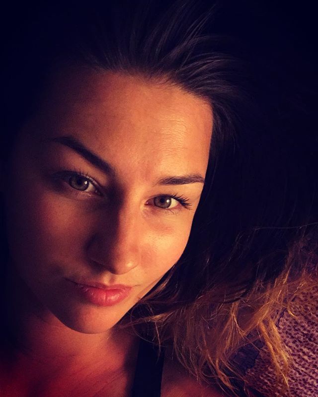 mlena_pal's tweet photo. Dobranoc ❤️ #magdalenapal #polishgirl #polandgirl #brunette #brunettegirl #nightlights #photooftheday #love #nice #prettywoman #instagirls #goodvibes https://t.co/51B8gnmLpN https://t.co/nXxuXNeNAQ