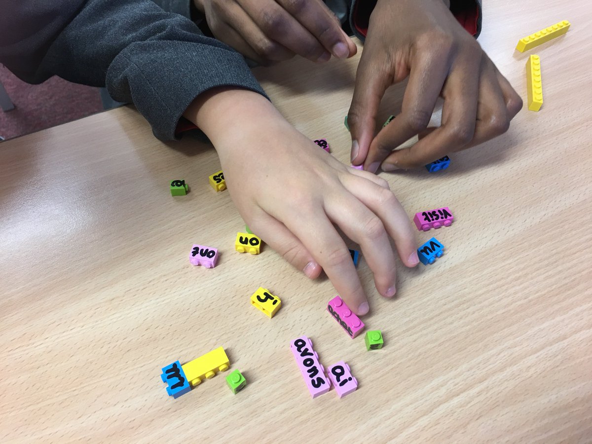 NewHallModLang's tweet image. More language construction #frenchgrammar #learningwithlego