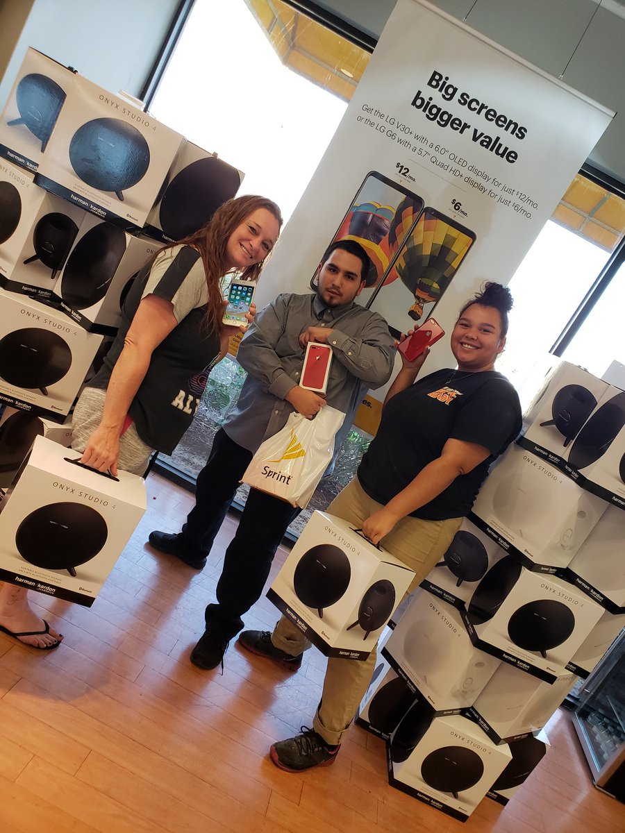 SprintStore399's tweet photo. Another satisfied customer switching to sprint in our store @SprintStore399 #Fortmyers #Sprint #Noah #RedIphone8 https://t.co/FekOkqgTZa