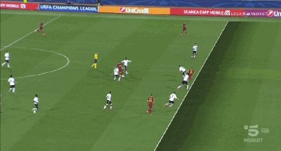 sportmediaset's tweet photo. #ChampionsLeague, la moviola di #RomaLiverpool, mancano due rigori ai giallorossi 
>https://t.co/RIvAGPMpTc< https://t.co/fopDHjy99X