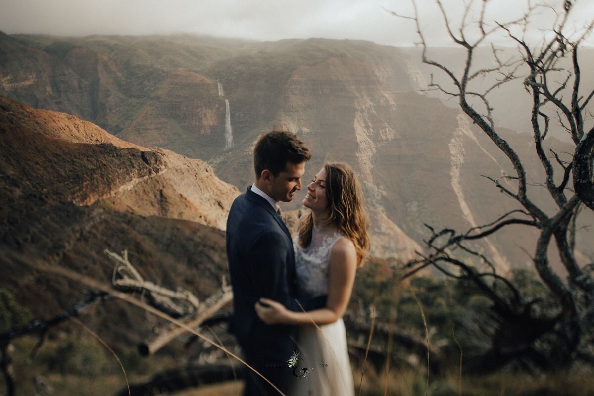 gypsybrides's tweet photo. You are the sun in my day, the moon in my night, the wind in my sky, the waves in my ocean, and the beat in my heart 

#gypsybrides #bohobride #bohoinspo #bridalstyle #bridalinspo #freespiritedbride #love #light #wed #wedding

Photographer: Zephyr and Tide 
Wardrobe: @gypsybrides https://t.co/16RnGPpXCt