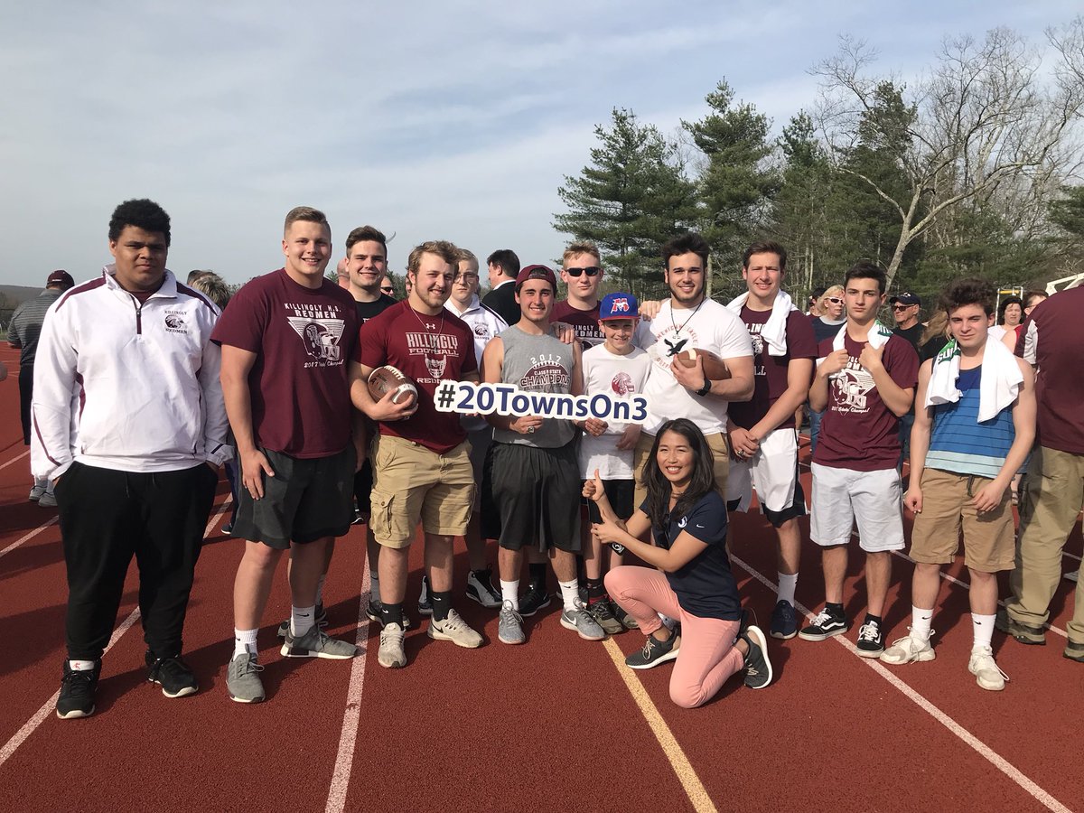 JennLeeTV's tweet image. Ohhhhh fun times in #Killingly for #20townson3 watch in 20minutes coming up @WFSBnews 😁