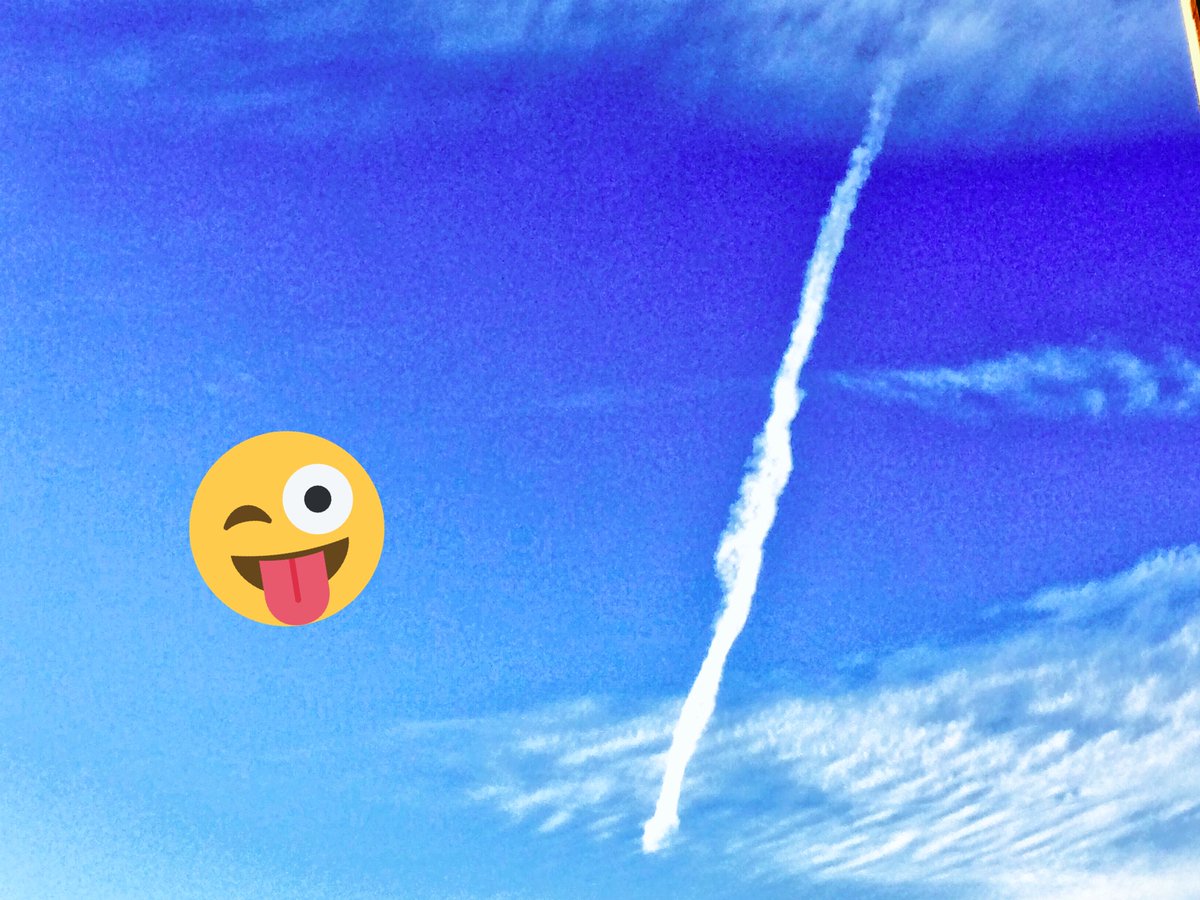 Pauliaratos's tweet photo. ยกEn el nombre de Odรญn! Cuรกntas veces tendrรฉ que repetirle que cuando venga a visitarme, viaje lowprofile ๐คช bendito Thor! #HypeWeek #AtrapadaporMarvelFiction #Marvel #Thor #LokiLover https://t.co/nO4p43Rhyy