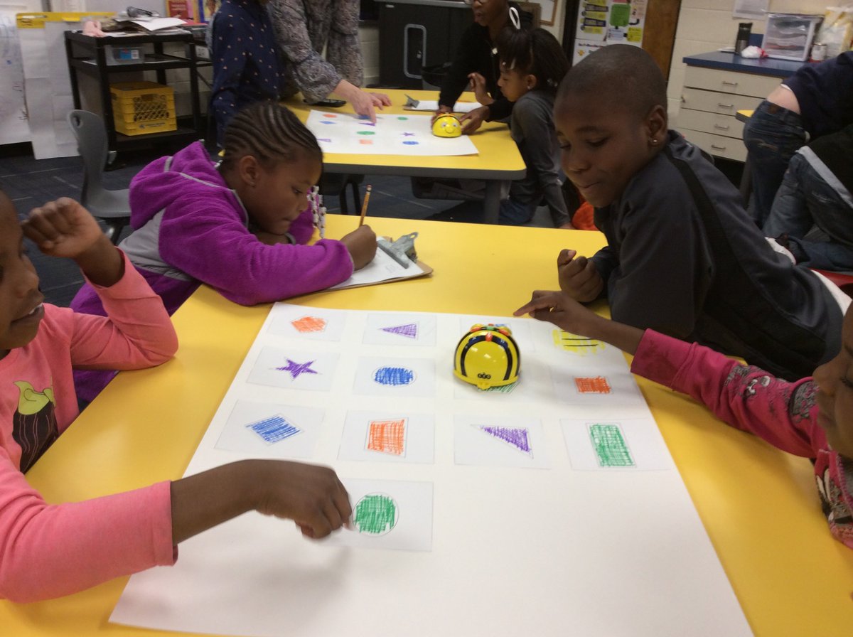 2ndgradesgreat's tweet image. Geometry with Bee Bots. @Symington_hmc1 @HMC1MeYouUs @HayetWoods #mathrules #4C’s #mixthingsup #problemsolving