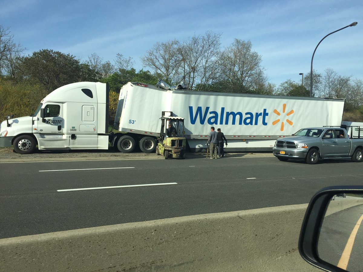 JosephRugolo's tweet image. Hey @Walmart - make sure to include in your driver's manual that there are no trucks allowed on parkways (at least on Long Island). Screwed up my morning and evening commute!  #driverfail