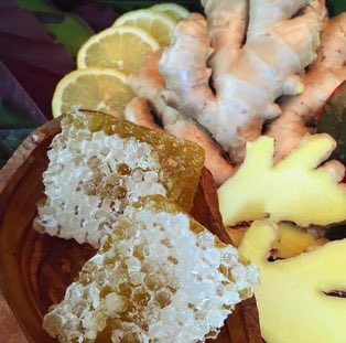 Chase's tweet image. Inspired by a love of natural remedies, Justine Monsul created @Monfefo from her kitchen in Brooklyn, NY. Fast-forward 4 years and this #ChaseSMB is distributing cold-pressed juice shots to 1,200+ locations. We’ll drink to that! 🍋