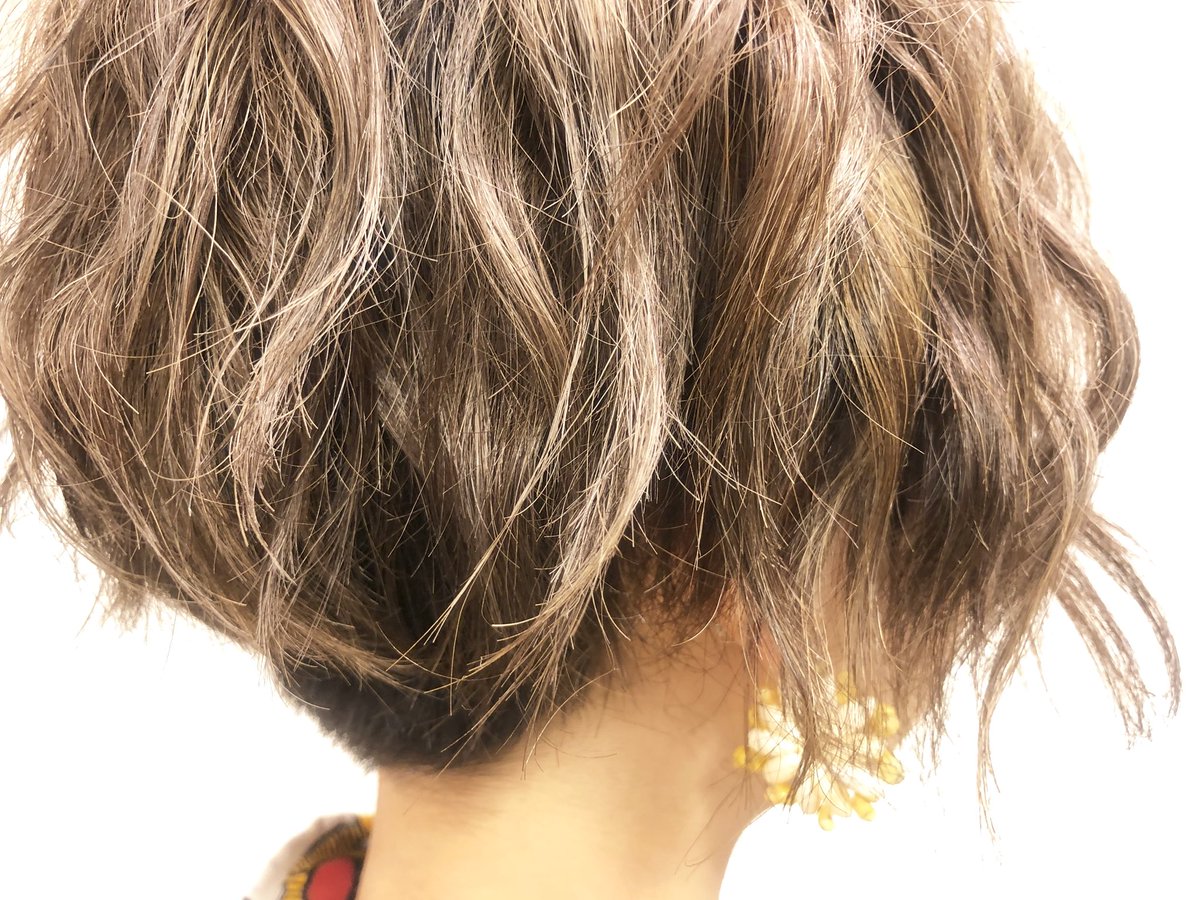 Voicehair三鷹 代表matsu Ar Twitter ブログ更新 ハイライトでグレーっぽく仕上げたショートボブスタイル T Co Tnedrrxpi5 三鷹 武蔵野市 美容室 美容院 香草カラー Voicehair 吉祥寺 武蔵境 美容師 縮毛矯正 ショートボブ ハイライト グレー