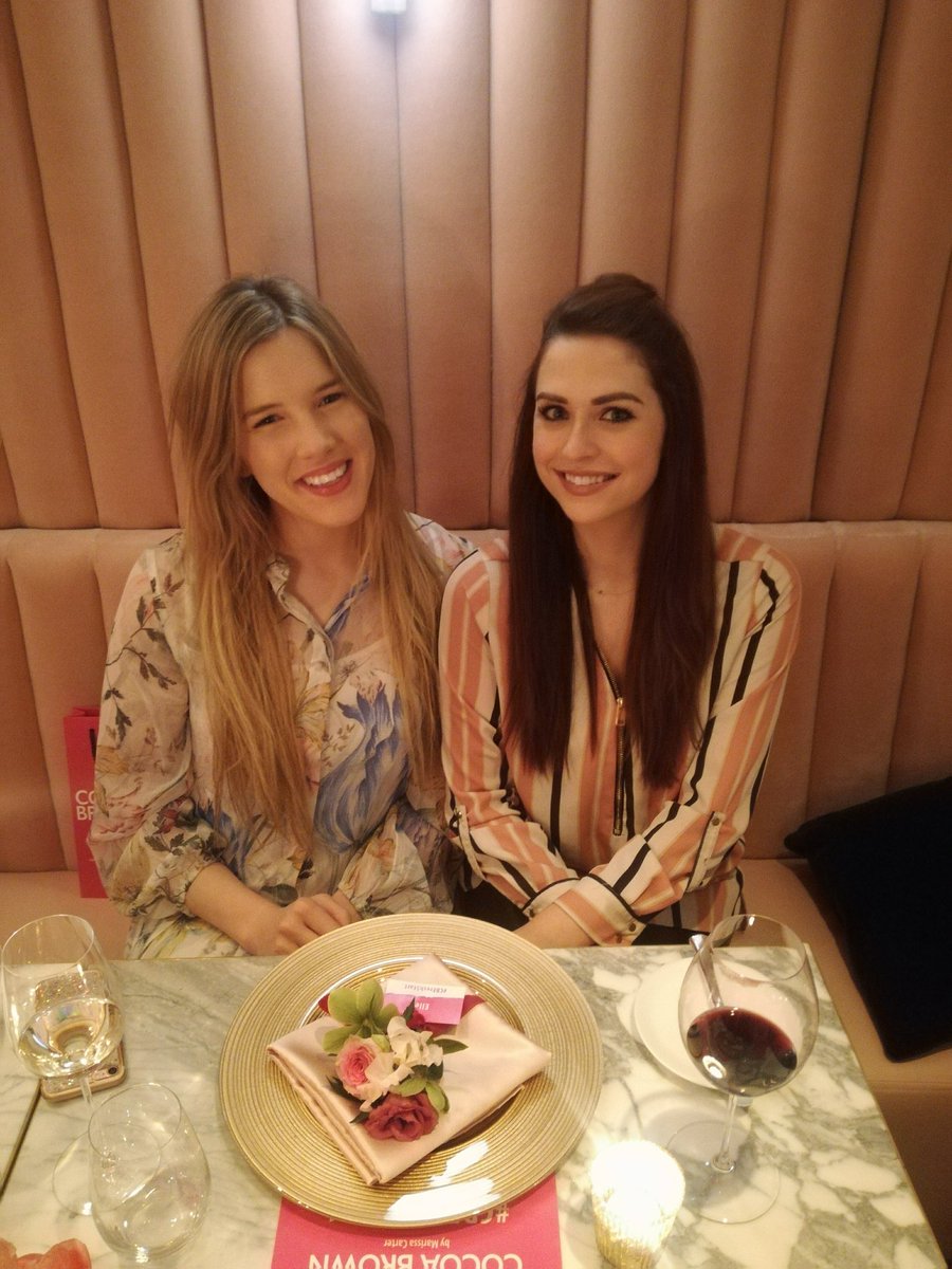 _niamhdev_'s tweet photo. Such a gorgeous meal in @GloversAlley with @ellegordon3 and lots of other lovely media heads for the launch of #CBFreshStart - thanks @CocoaBrownTan 😍 https://t.co/1AjqGGBcWj