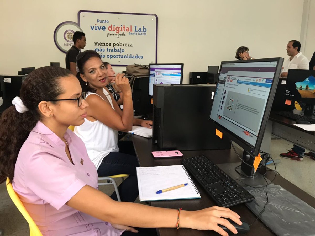 PVDLABStaMarta's tweet photo. Primera jornada capacitación “Empresario Digital” en el @PVDLABStaMarta
#ViveDigitalLab https://t.co/6b1pOGCQ2z