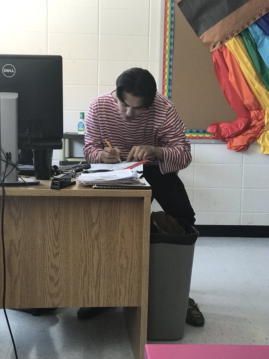 coopercourt2115's tweet photo. Prepping for the Milestones! Only 2 more days Tigers! Hang in there! #WriteOurOwnStory #EmPowerFCHS #SlaytheMilestones https://t.co/euZBAgqvil