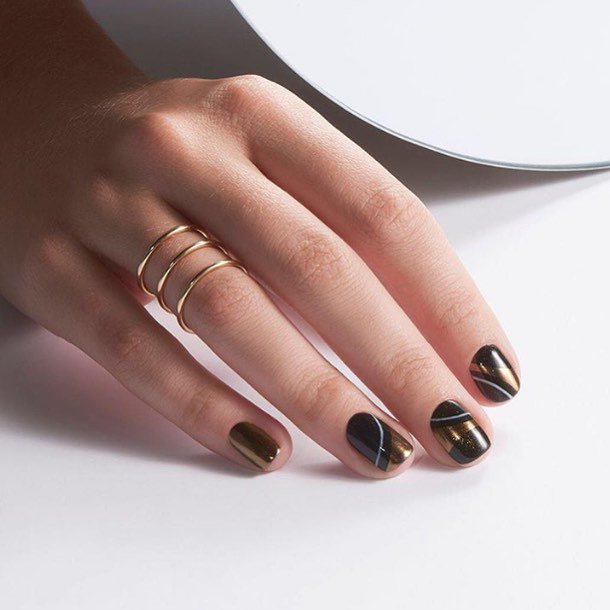 NightLightNails's tweet photo. Bronze and black all day✨✨✨
#nightlightnails 📷: @opi_professionals https://t.co/yodsK8zlLt