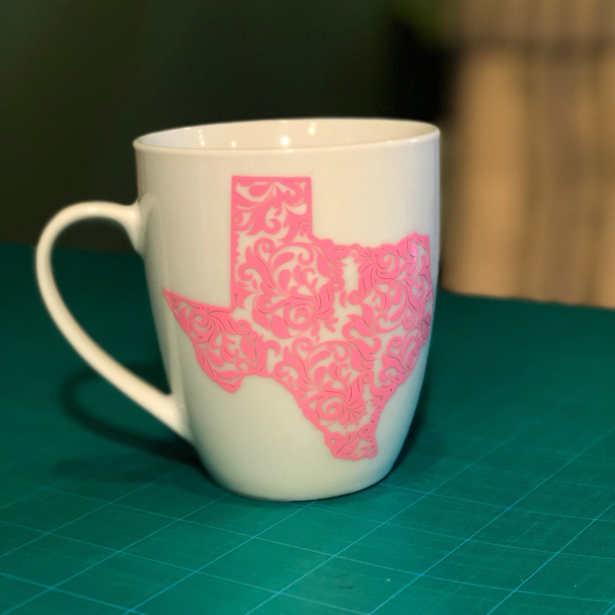 mtxdecals's tweet photo. ATTENTION TWITTER FAM‼️
We are selling coffee mugs.
This is a Texas logo 4x4.
Super cute for a Mother’s Day present! 💗 #dmtoorder📩 #mothersdaygift #mtxdecals https://t.co/9KjudaAzvf