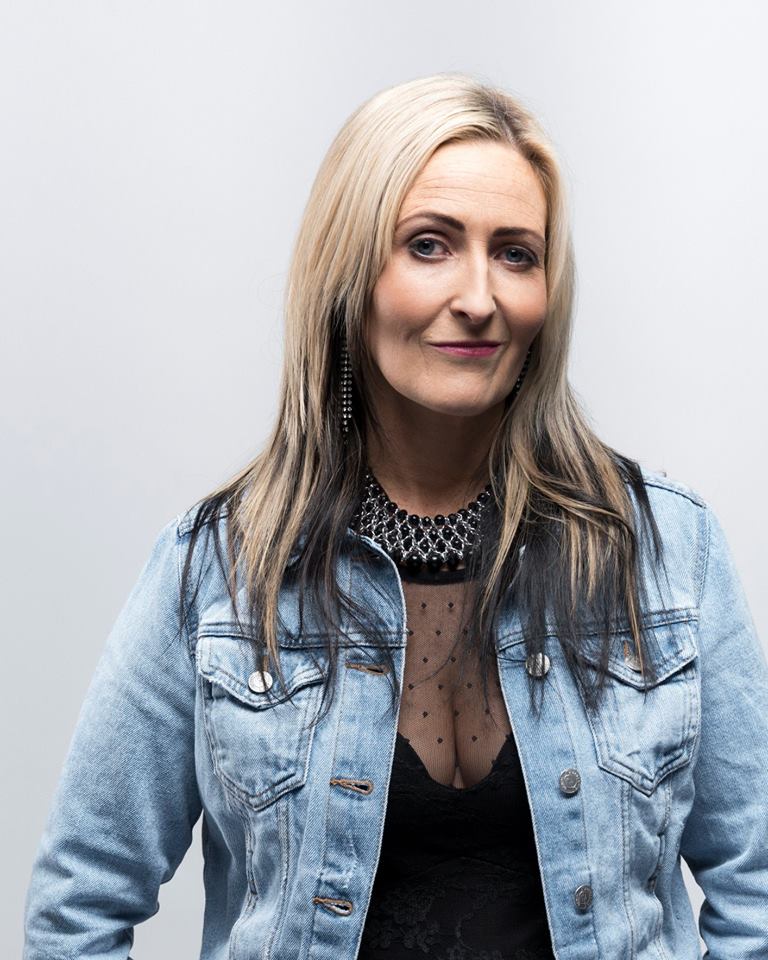 RosnaRun's tweet photo. Ar chuala sibh AnnaMaria Nic Dhonnacha ar @raidionalife #FiosFeasa anocht? Beidh sí faoi agallamh ar raidió arís amárach! Beimid ar fad ag faire ar Bobbi Lee san oíche amárach #RosnaRún #DODDAY #LáDaniel #DanielODonnell https://t.co/J5gKMKPZAY