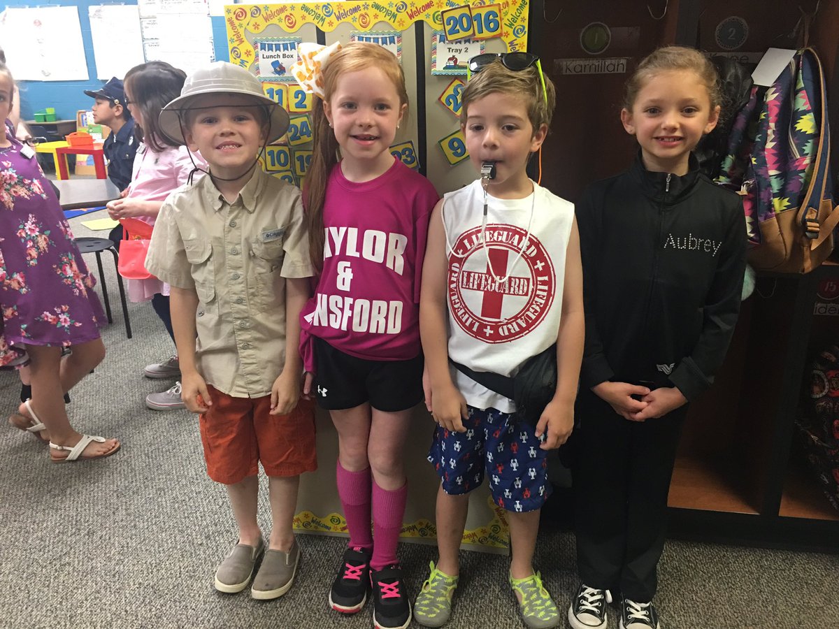 SheridanSES's tweet photo. Judge, vet, doctor, police officers, zoo keeper, softball coach, lifeguard, and gymnastics coach! #johnson109 #sesearners #careerday https://t.co/1YIqb1Ef5W