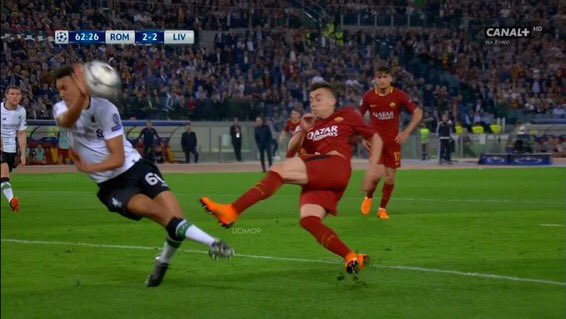AgbaKobz's tweet photo. Drake was in Alexander-Arnold’s body.

RT If you know, you know #ROMLIV 😂😂😂 https://t.co/8GyyIo4jtG