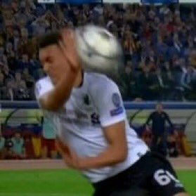AgbaKobz's tweet photo. Drake was in Alexander-Arnold’s body.

RT If you know, you know #ROMLIV 😂😂😂 https://t.co/8GyyIo4jtG